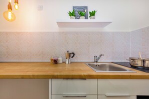 Romantic Apartment, 1 Queen Bed, Non Smoking, Kitchenette | Private kitchenette