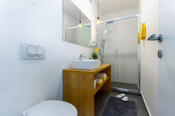Deluxe Apartment, 1 Queen Bed with Sofa bed, Non Smoking, Kitchenette | Bathroom | Shower, rainfall showerhead, eco-friendly toiletries, hair dryer - Rijeka Apartments TERRA I & II in the Old Town (Rijeka)