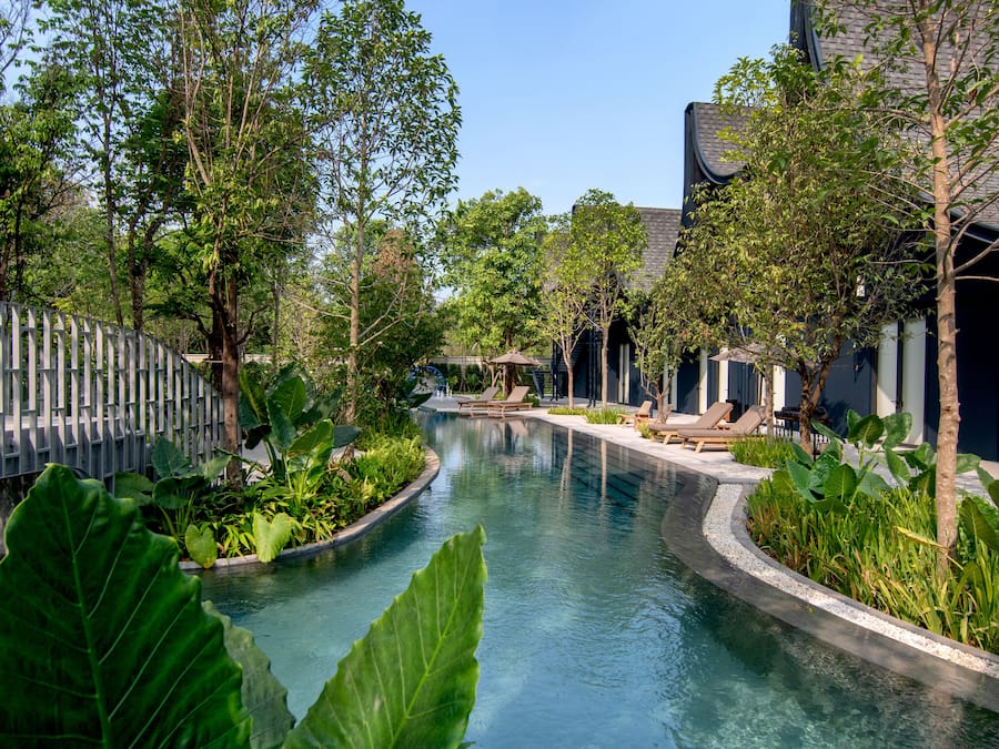 AuĂenpool, geöffnet von 07:00 Uhr bis 19:00 Uhr, LiegestĂŒhle