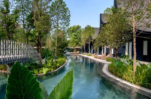 Outdoor pool, open 7:00 AM to 7:00 PM, sun loungers