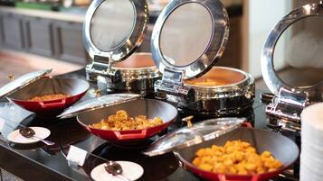 Päivittäinen buffetaamiainen (580 THB per henkilö)