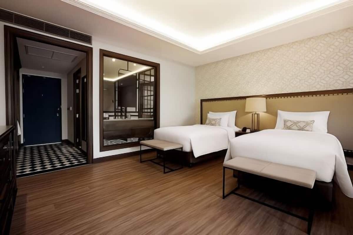 Minibar, in-room safe, desk, blackout curtains