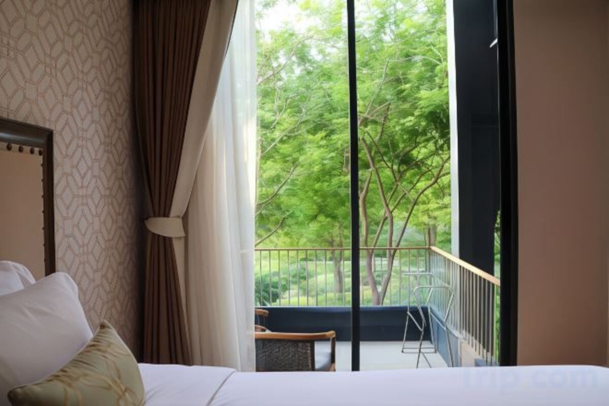 Minibar, in-room safe, desk, blackout drapes
