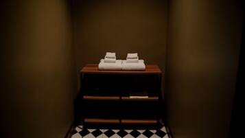 Bathroom amenities