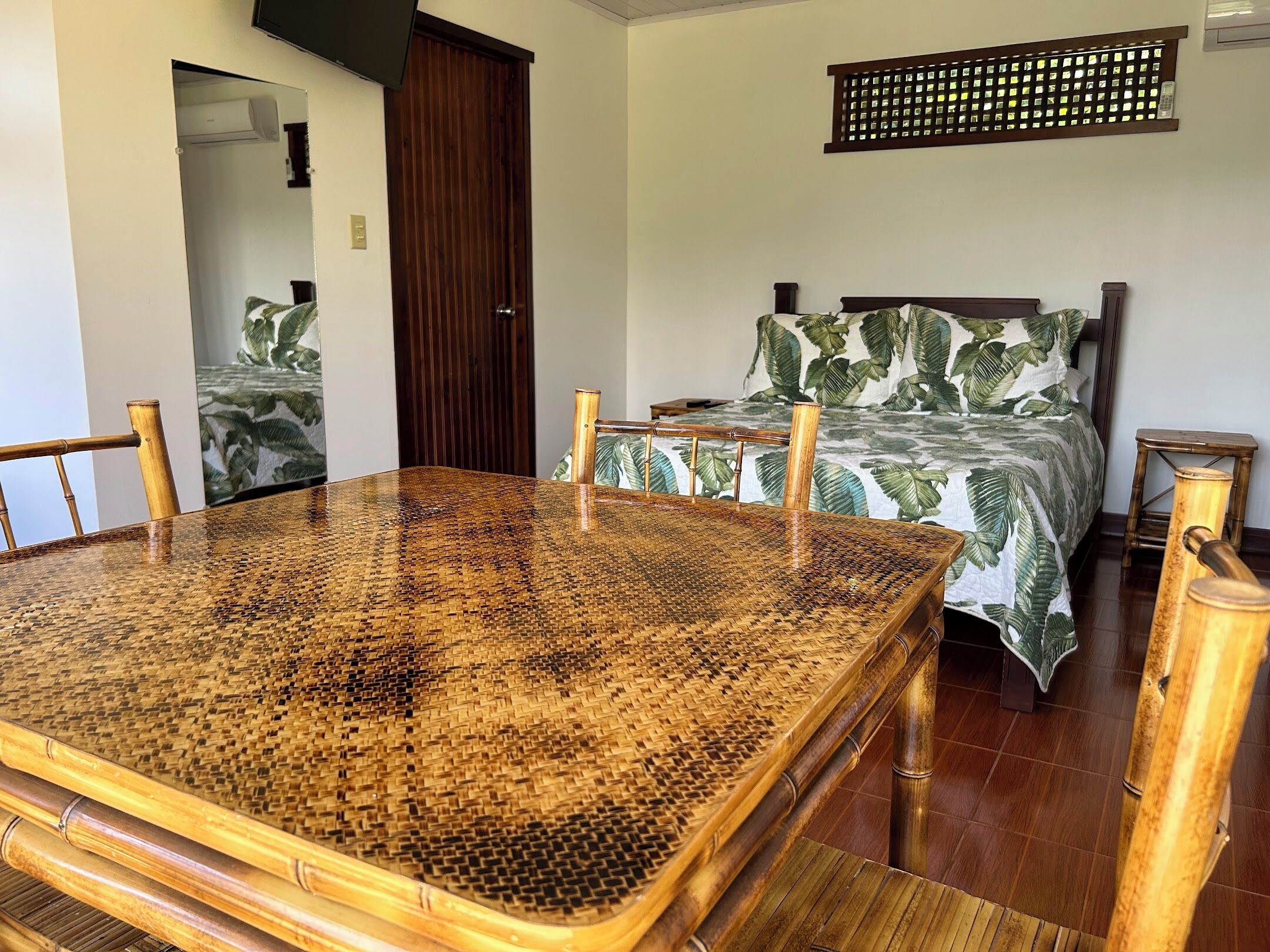 Cabaña panorámica, 1 habitación, baño privado, vistas a la montaña | Colchones viscoelásticos, decoración individual, mobiliario individual