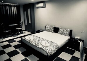Egyptian cotton sheets, premium bedding, pillowtop beds - Ajnadeen Hotel (Irbid)