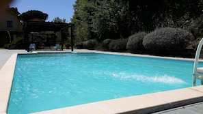 A rectangular swimming pool with clear blue water, surrounded by a tiled deck. - La Macina (Bagnoregio)