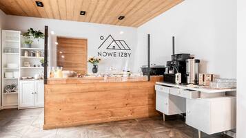 Bữa sáng buffet hàng ngày (35 PLN/mỗi người)