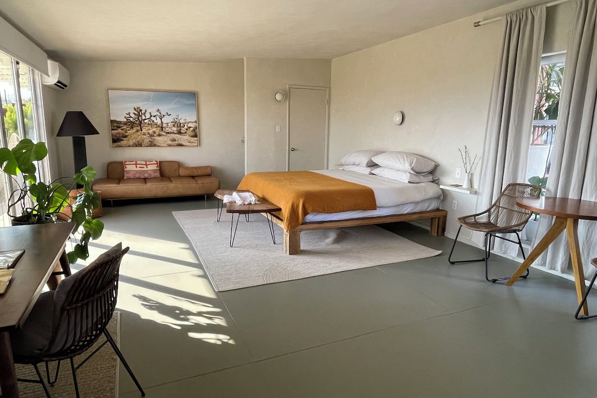 Deluxe Room | Egyptian cotton sheets, premium bedding, down comforters, pillowtop beds