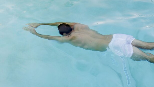 Outdoor pool, sun loungers - Miracle Manor Boutique Hotel & Spa (Desert Hot Springs)