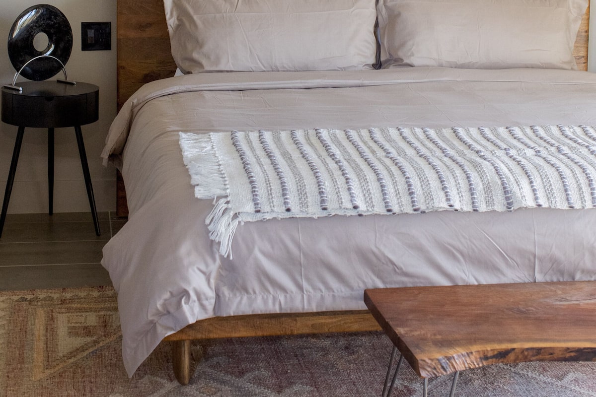 Deluxe Suite, 1 King Bed, Non Smoking | Egyptian cotton sheets, premium bedding, down comforters, pillowtop beds