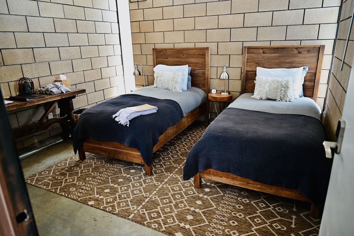 Design Room, 2 Twin Beds, Refrigerator, Annex Building | Egyptian cotton sheets, premium bedding, down comforters, pillowtop beds
