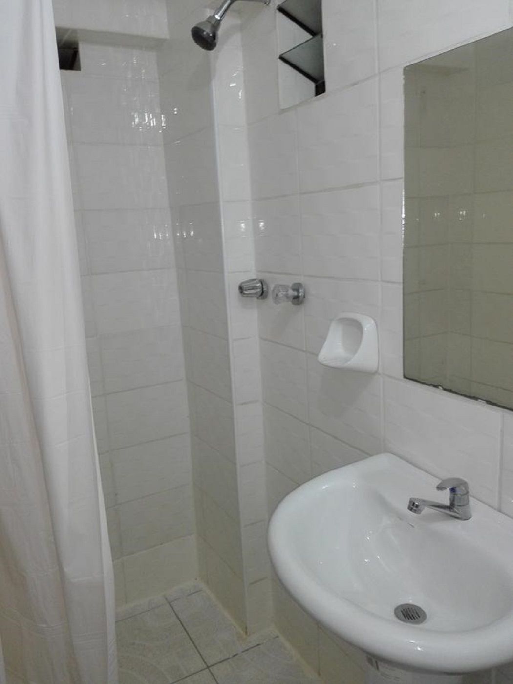 shower, rainfall showerhead, free toiletries, towels