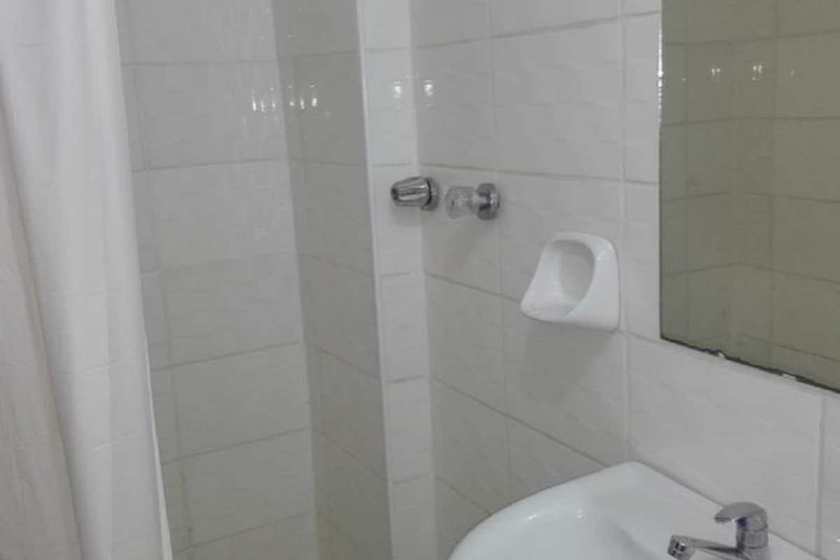 shower, rainfall showerhead, free toiletries, towels