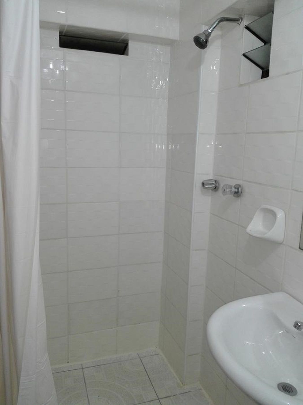 shower, rainfall showerhead, free toiletries, towels