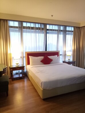 Family Apartment, 2 Bedrooms | Premium bedding, Select Comfort beds, in-room safe, desk - KL Bintang Private Unite At Times Square (Kuala Lumpur)