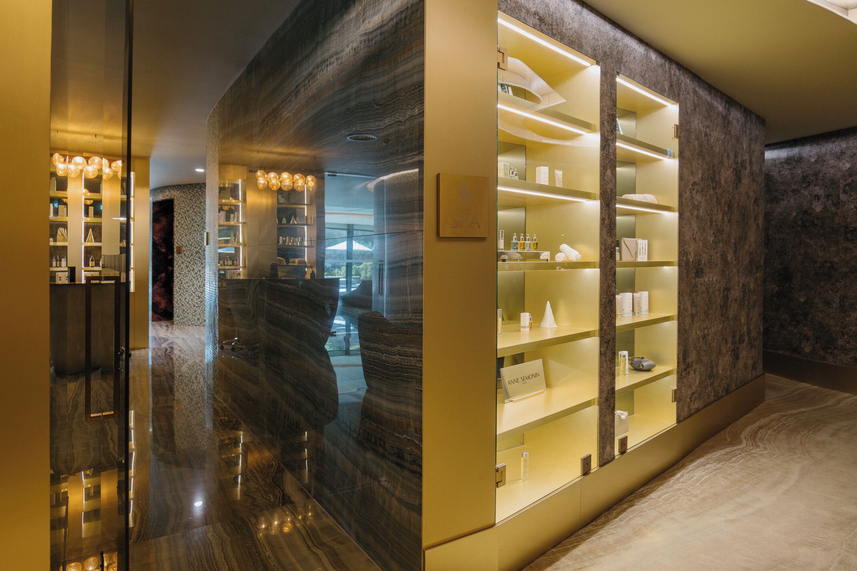 Couples treatment rooms, sauna, steam room, body treatments