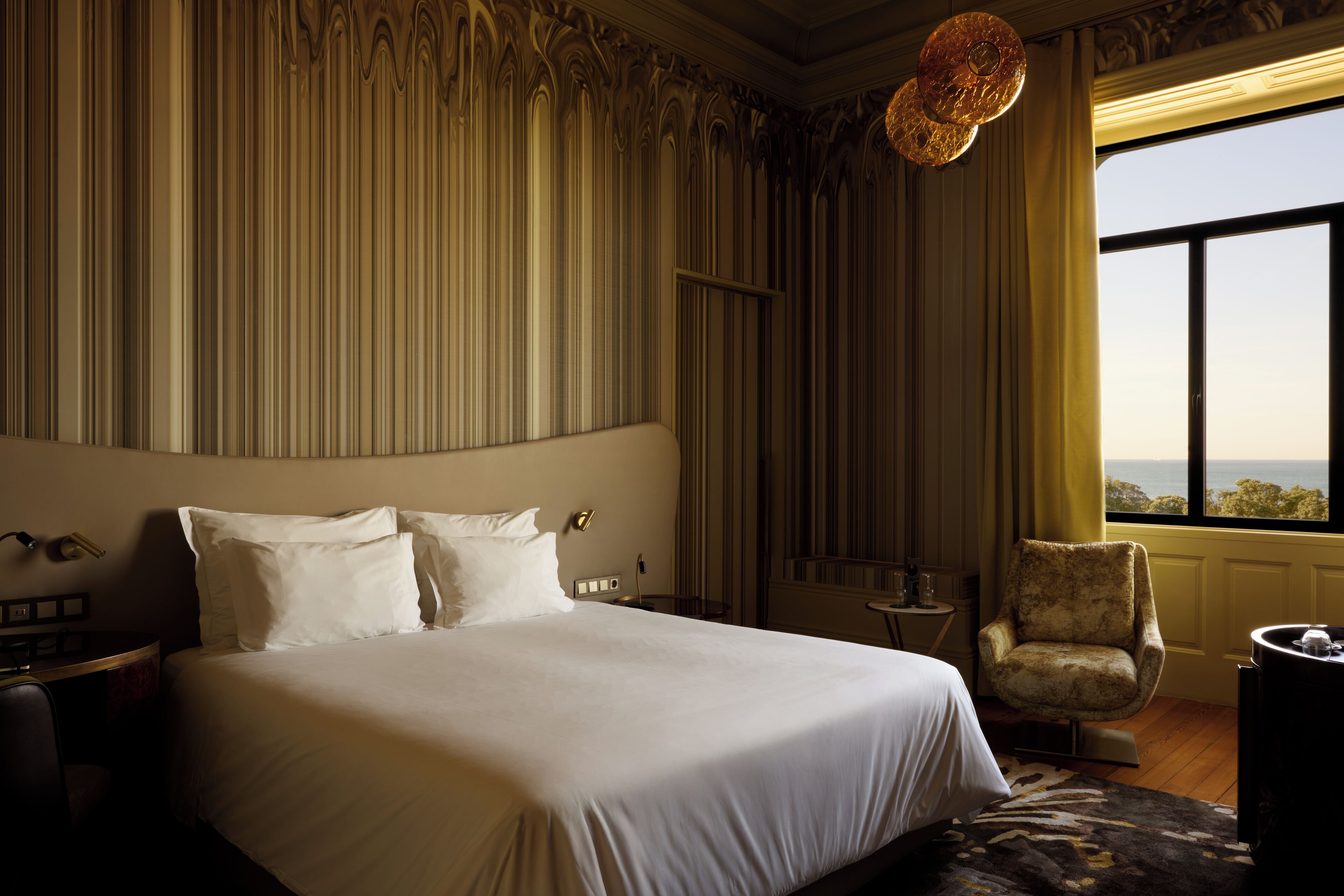 Manor House Ocean Front Room | 高档床上用品、记忆海绵床垫、迷你吧、客房内保险箱