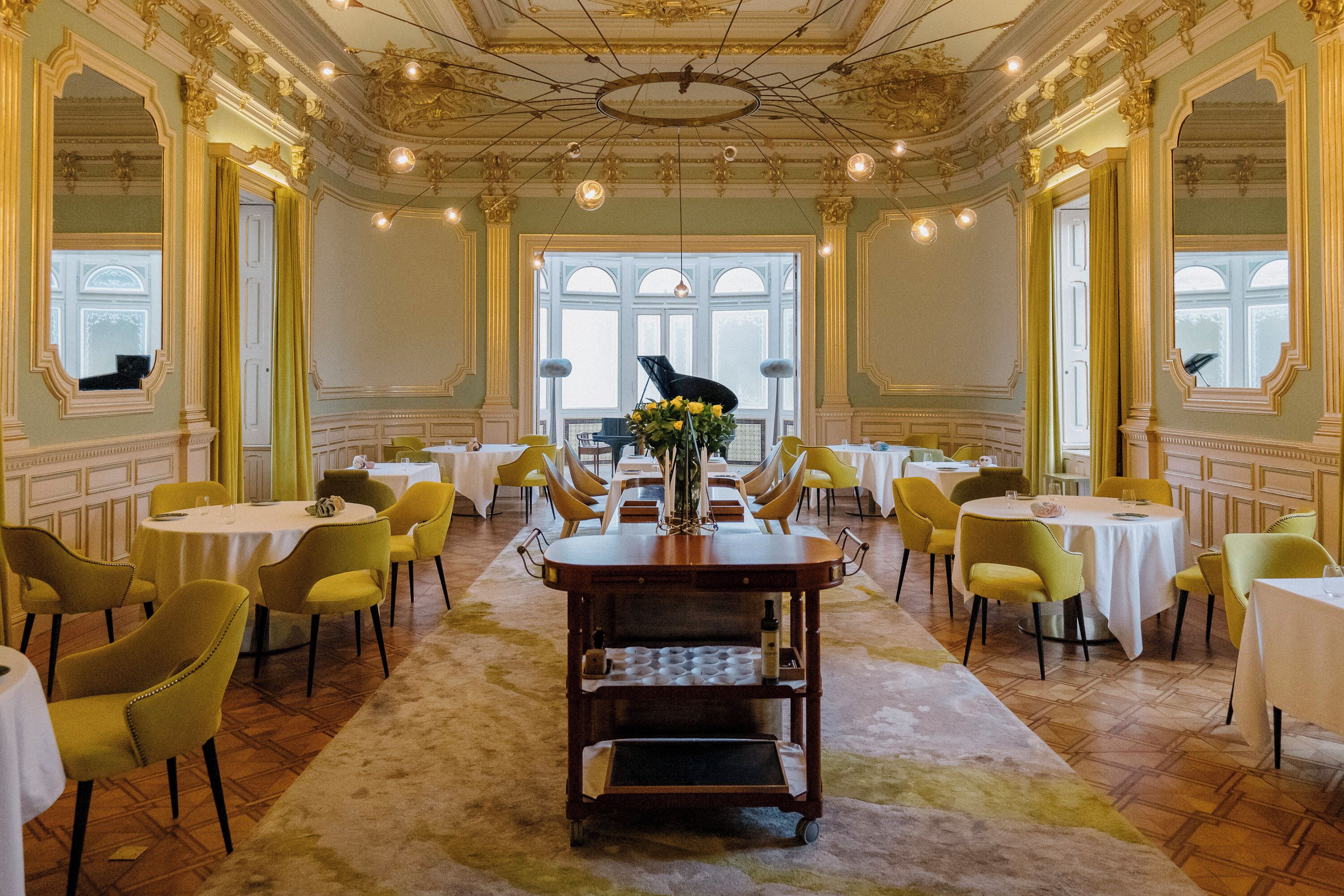 2 restaurants; ze serveren er ontbijt, lunch en diner 