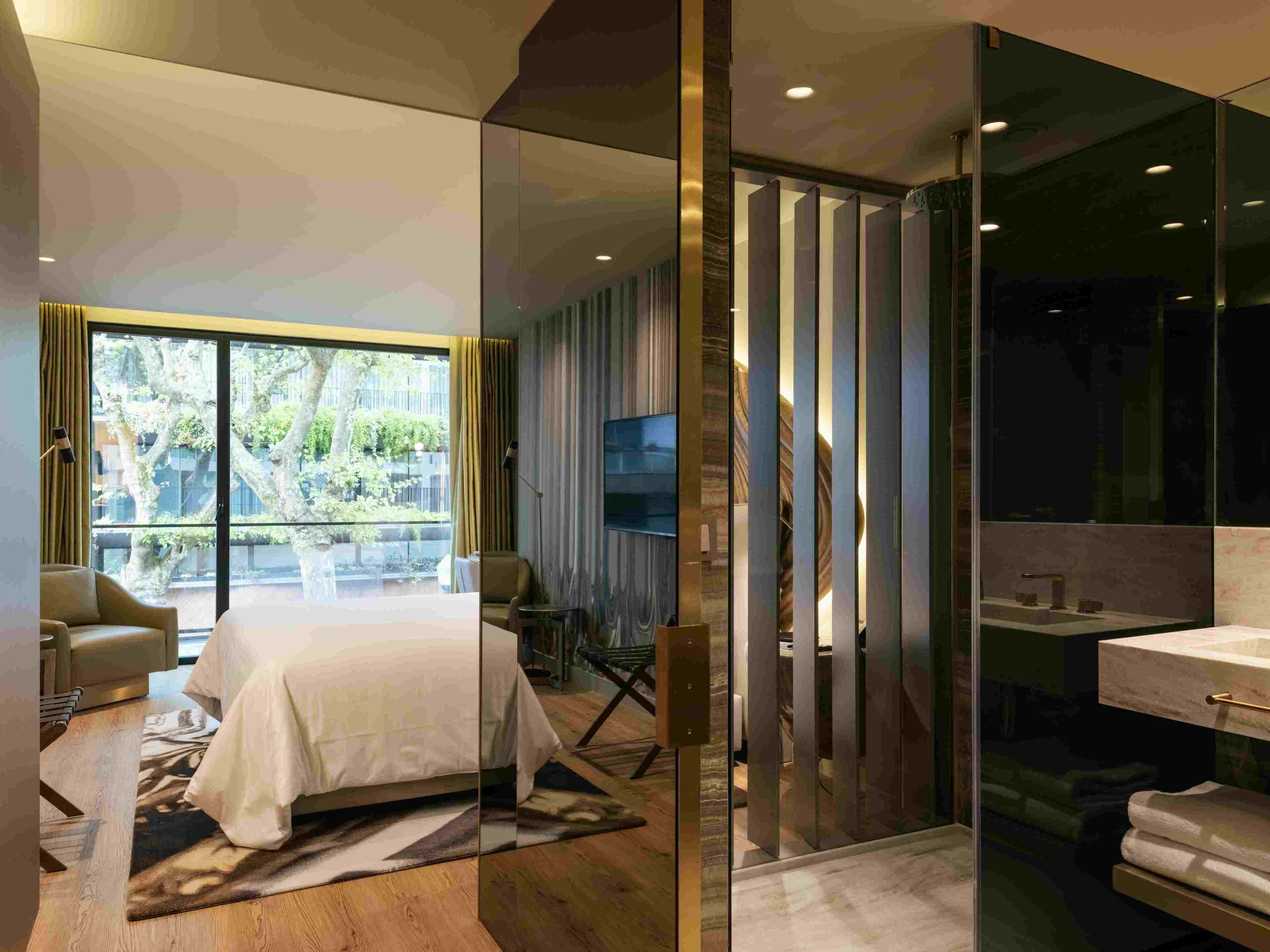 Onice Room | Luxe beddengoed, bedden met traagschuimmatras, een minibar