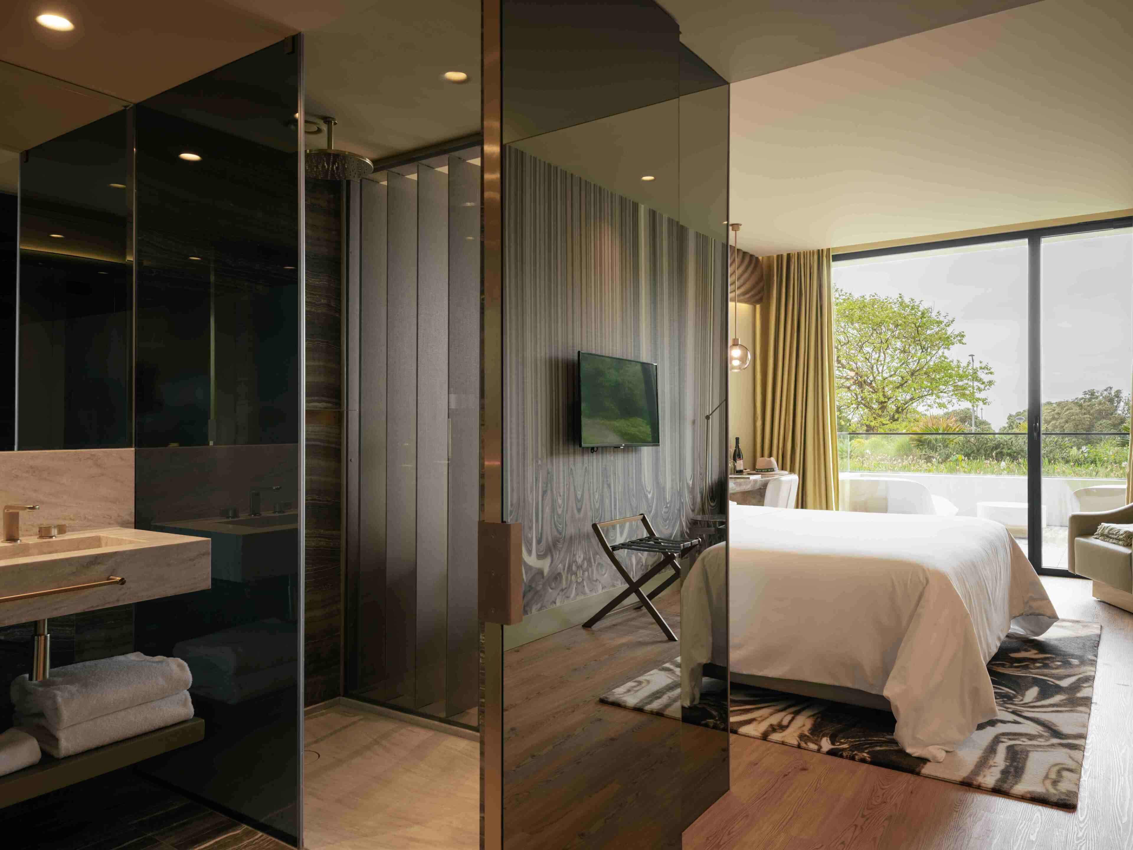 Onice Garden View Terrace Room | Luxe beddengoed, bedden met traagschuimmatras, een minibar