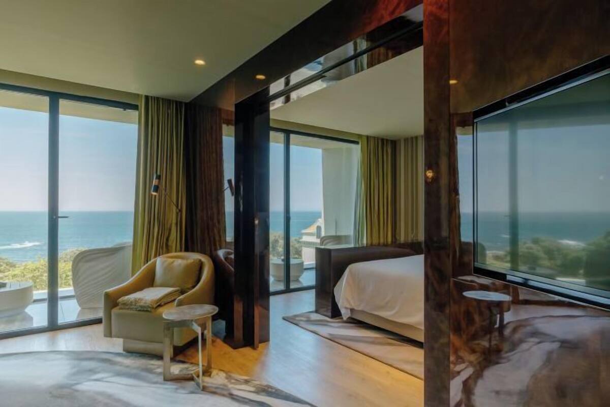 1 bedroom, premium bedding, memory-foam beds, minibar