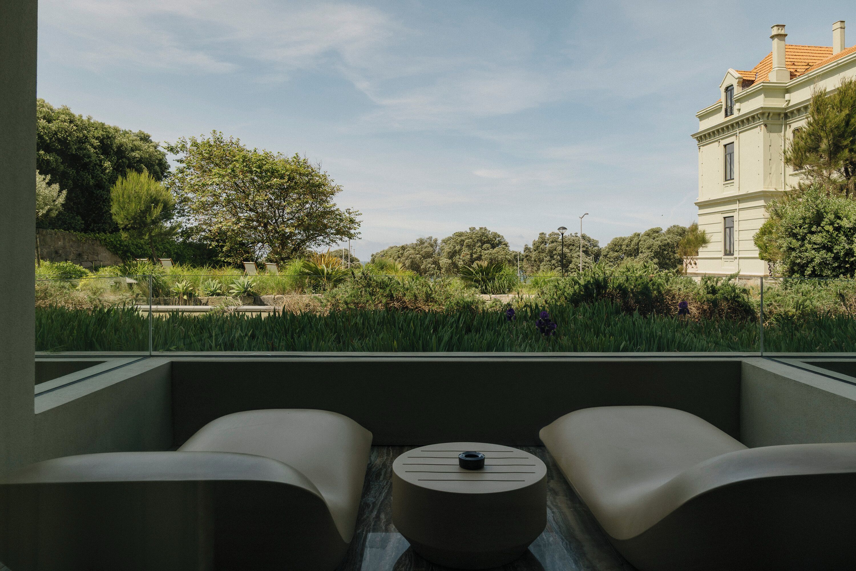 Onice Garden View Terrace Room | 高档床上用品、记忆海绵床垫、迷你吧、客房内保险箱