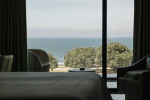 1 bedroom, premium bedding, memory-foam beds, minibar