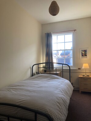 Enkeltrom – city, 1 lang enkeltseng | Skrivebord for bærbar PC, blendingsgardiner og lydisolert