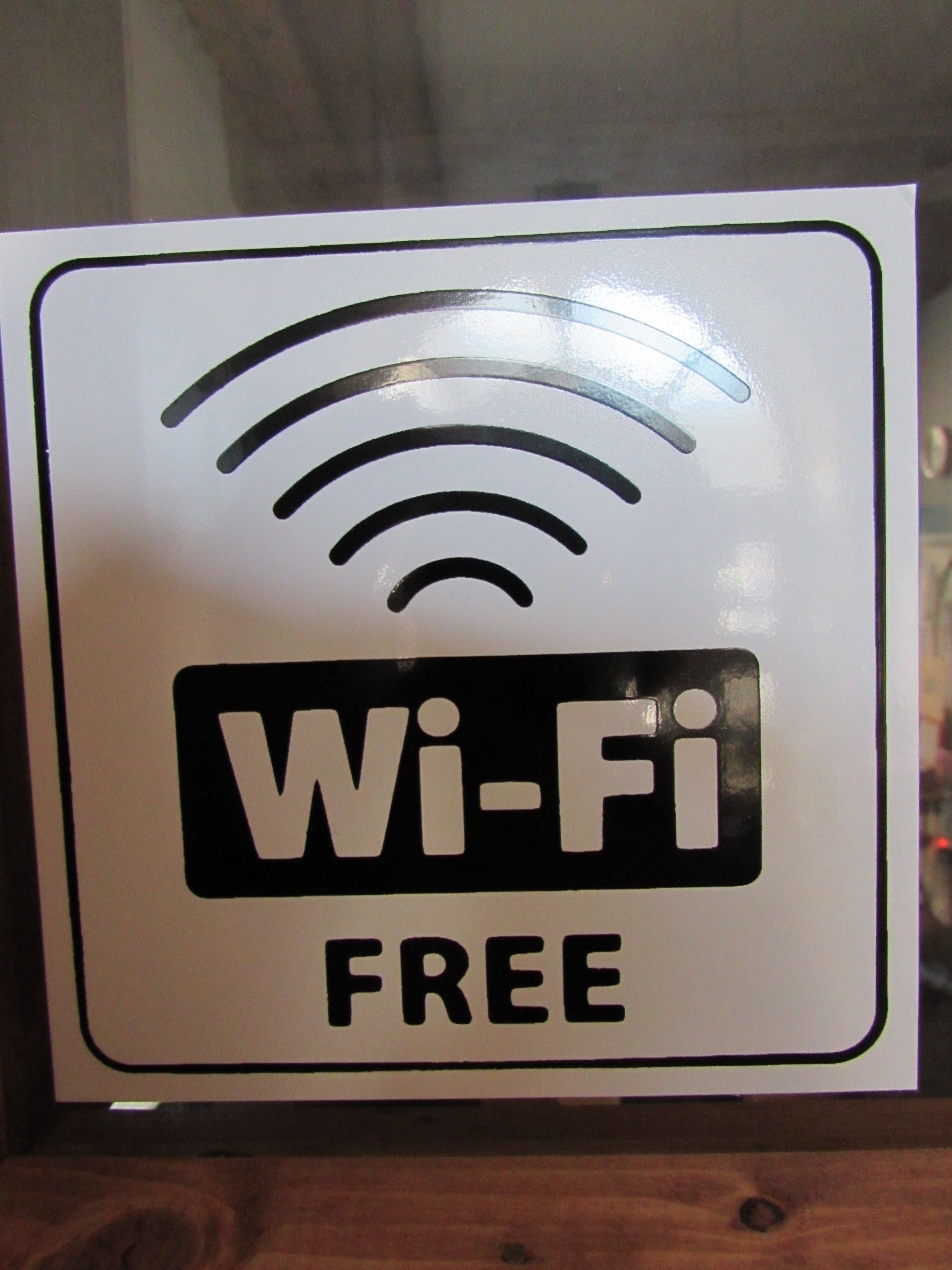 Señal que indica disponibilidad de Wi-Fi gratuito.