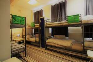 Phòng 4 cơ bản | Khu vực làm việc phù hợp cho laptop, màn/rèm cản sáng, phòng cách âm 