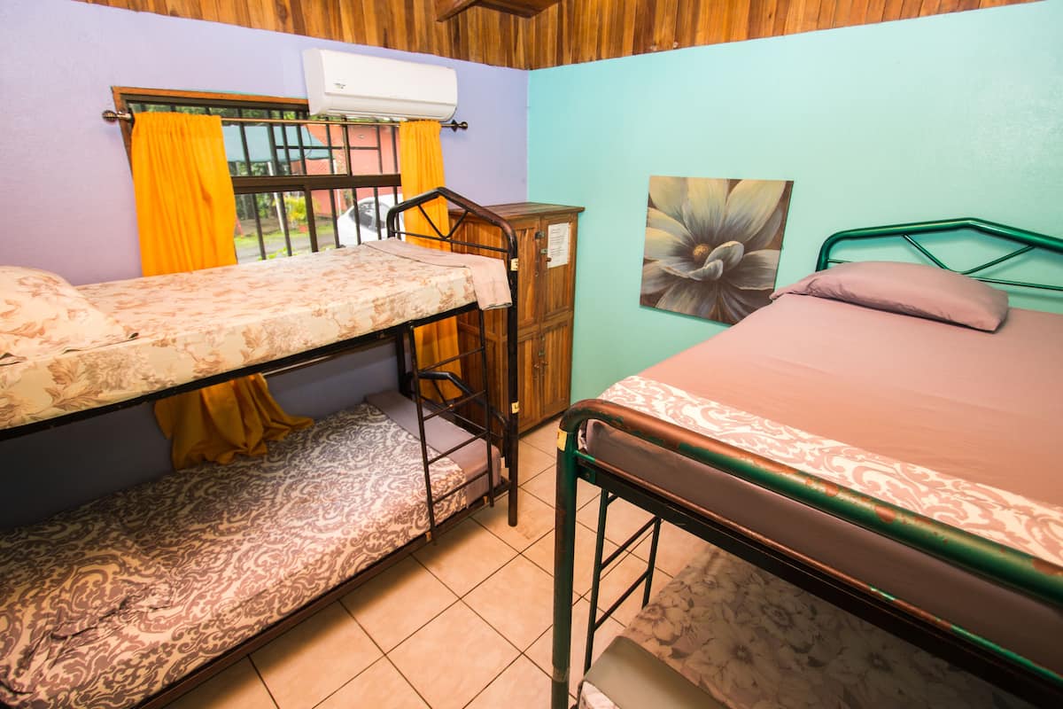 1 Schlafzimmer, individuell dekoriert, individuell eingerichtet