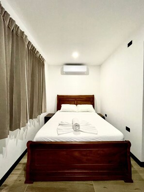 Habitación doble de lujo | Decoración personalizada y muebles diferentes