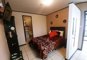 Doppia Standard uso singolo, 1 letto matrimoniale, non fumatori | Una cassaforte in camera, una scrivania, Wi-Fi gratuito, lenzuola
