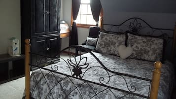 Purple Martin  | 1 bedroom, desk, free WiFi