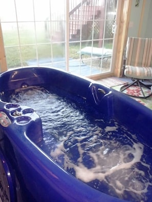 Indoor spa tub