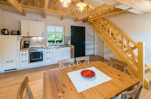 舒适公寓, 3 间卧室, 无烟房, 阳台 | 客房内用餐