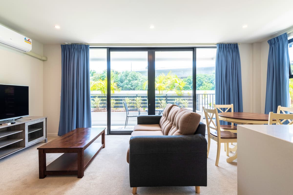 Superior Apartment, 2 Queen Beds, Non Smoking | Living room