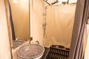 Bathroom shower - Erg Chebbi Camel Trek Camp (Taouz)