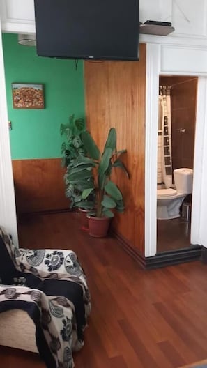 Free WiFi, bed sheets - Hostal Dinamarca (Valparaiso)