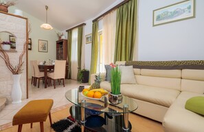 TV, ping pong - Private little hotel just for you (Sestanovac, Split & Umland, Makarska Riv)