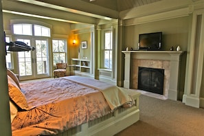 5 bedrooms, iron/ironing board, WiFi, bed sheets