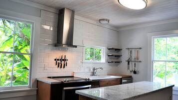 KylskÄp, mikrovÄgsugn, ugn och spishÀll