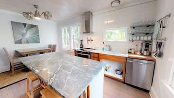 KylskÄp, mikrovÄgsugn, ugn och spishÀll