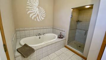 Shower, jetted tub, hair dryer, towels