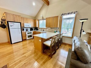 Fridge, microwave, oven, stovetop - This Romantic Cottage is Simply a Cut Above -  (Edgartown)