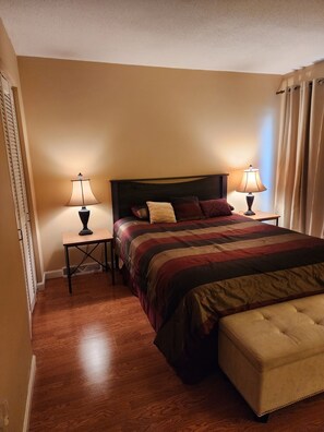 2 habitaciones, tabla de planchar con plancha, wifi y ropa de cama 