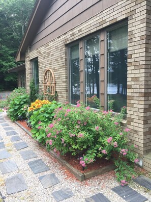 Exterior detail - Waterfront Home with Stunning Views .. Dog friendly , and great fishing !!! (Douglas)