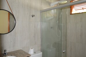 Shower, hair dryer, soap, toilet paper - Beach house with leisure area and deserted beach with natural pools. (sao miguel dos milagres)