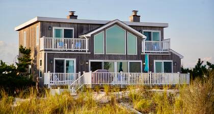 Oceanfront Home, Views from Each Room, Spectacular Sunrises and Sunsets